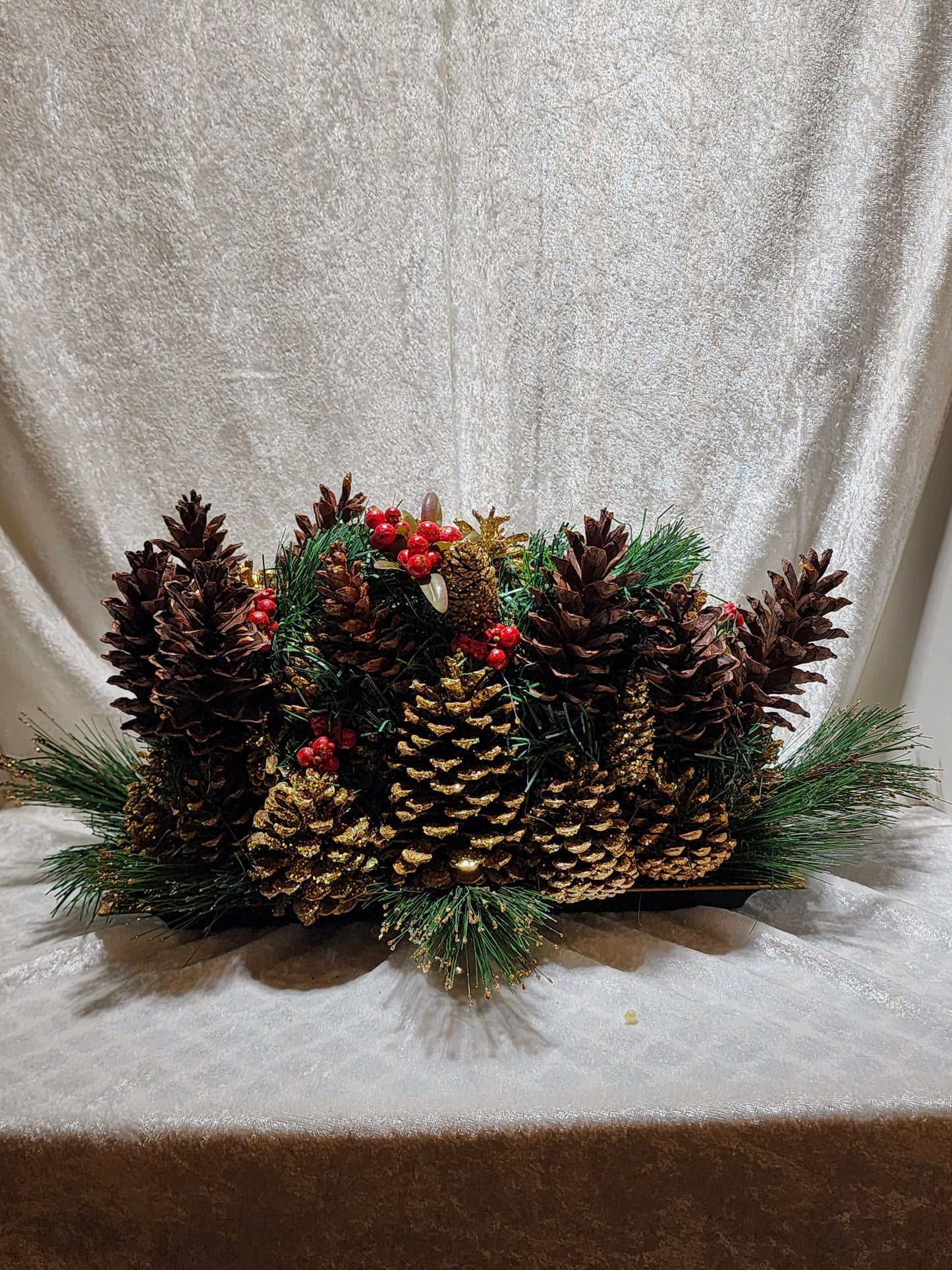 Holiday table centerpiece